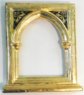 Arch frame gilding by Alexandra Hadik